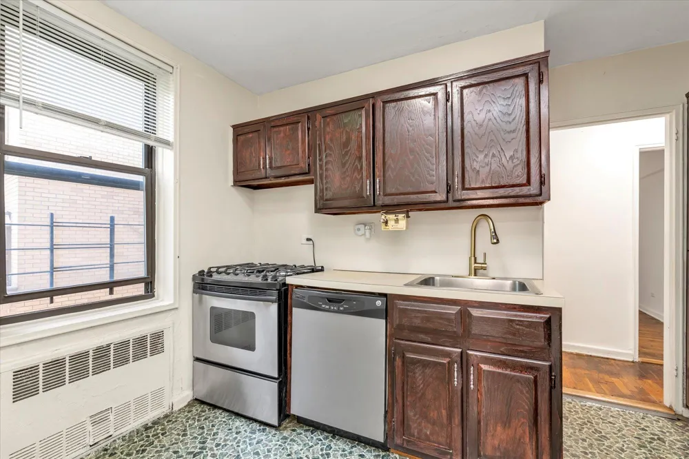 141-05 Pershing Crescent #117 Briarwood, NY 11435
