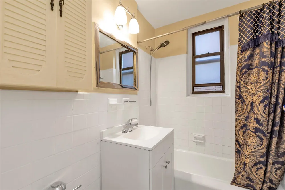 141-05 Pershing Crescent #117 Briarwood, NY 11435