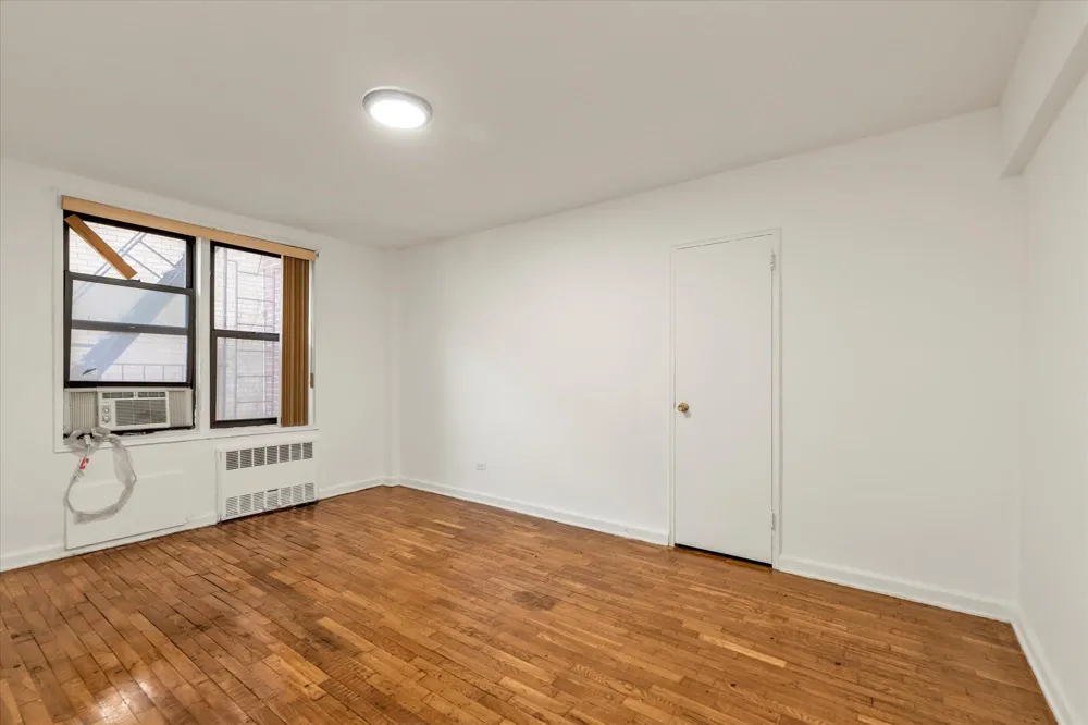 141-05 Pershing Crescent #117 Briarwood, NY 11435