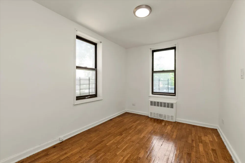 141-05 Pershing Crescent #117 Briarwood, NY 11435