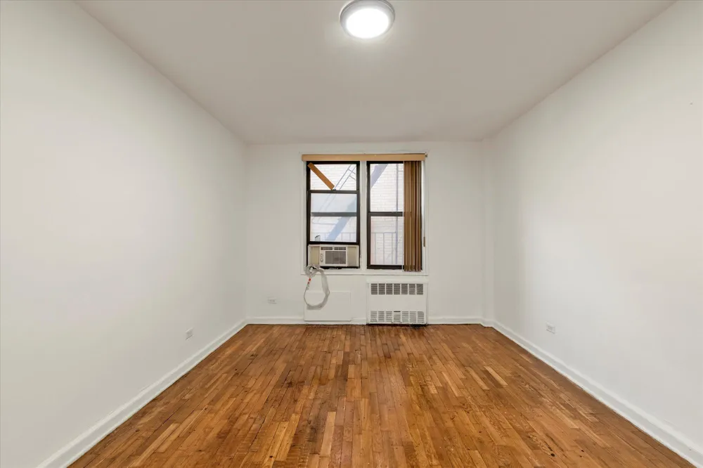 141-05 Pershing Crescent #117 Briarwood, NY 11435