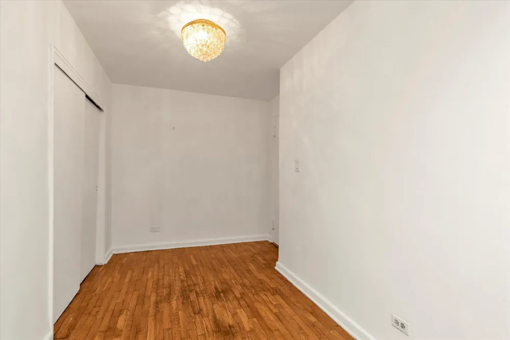 141-05 Pershing Crescent #117 Briarwood, NY 11435