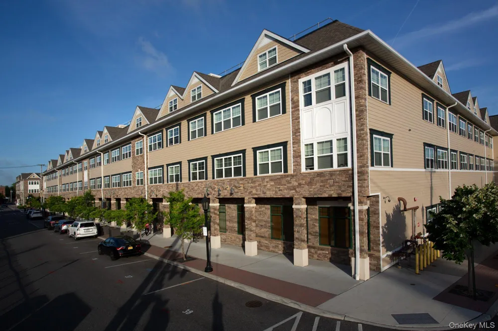 148 south front Street #PH322 Farmingdale, NY 11735