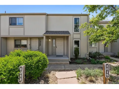 1039 E Moorhead Circle
