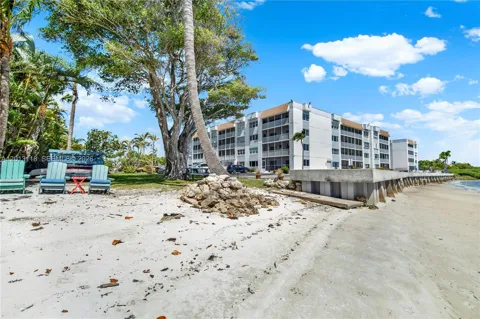 1516 S Lakeside Dr #105