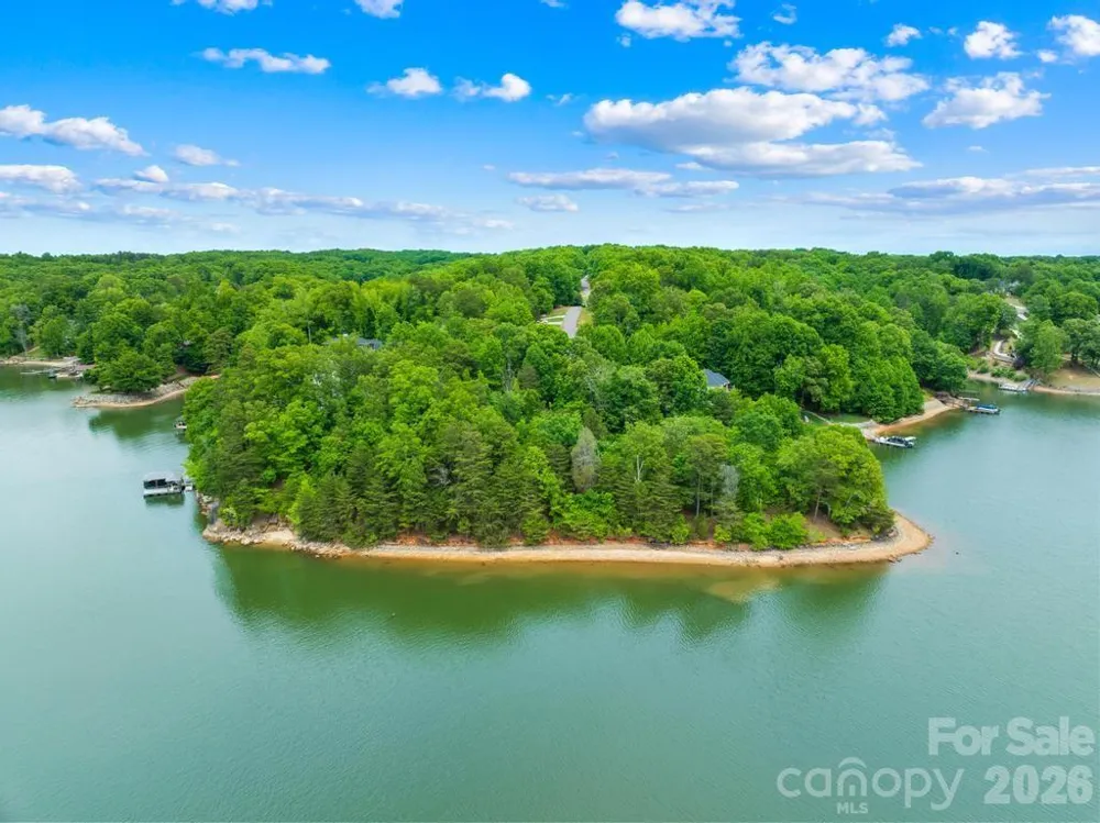 272 S Harbor Watch Drive Statesville, NC 28677