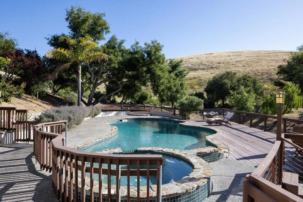 31315 Via La Naranga Carmel Valley, CA 93924