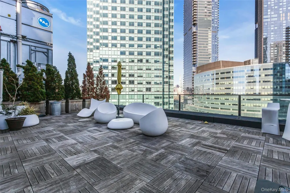 4507 Court Square #11A Long Island City, NY 11101