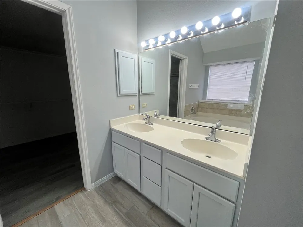 3034 Twin Creek Drive Corpus Christi, TX 78414