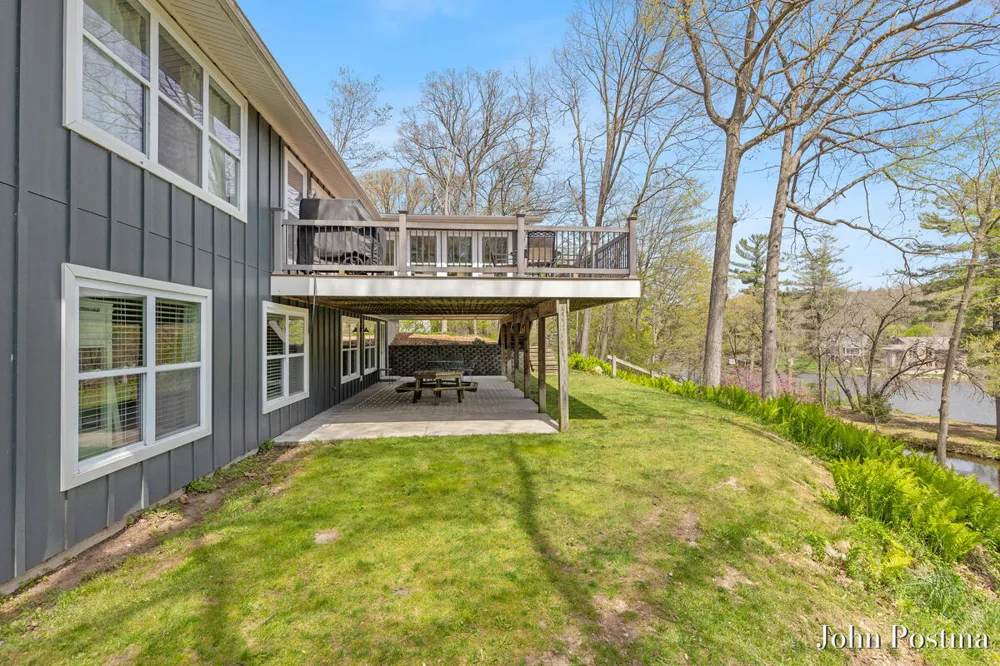 7314 Thornapple Park Drive SE Cascade Charter Township, MI 49546