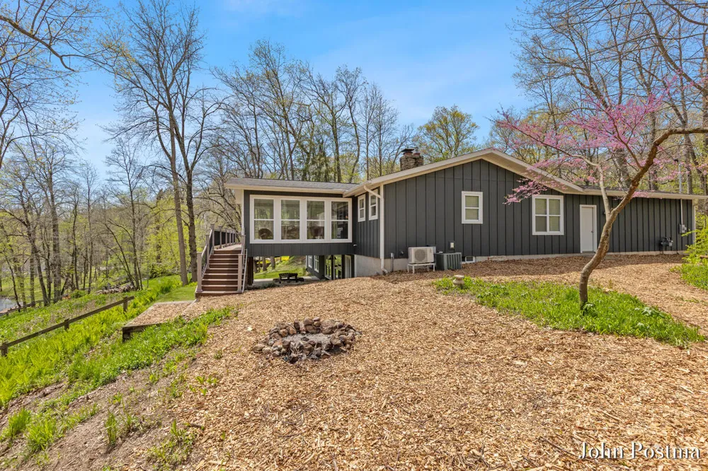 7314 Thornapple Park Drive SE Cascade Charter Township, MI 49546