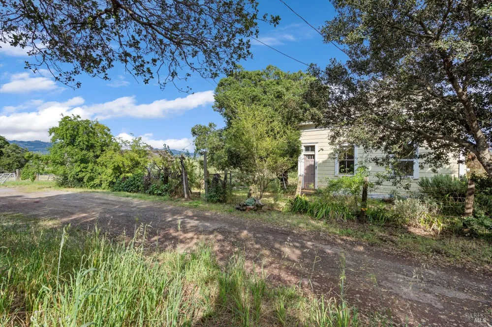195 Cinnabar Avenue Petaluma, CA 94952