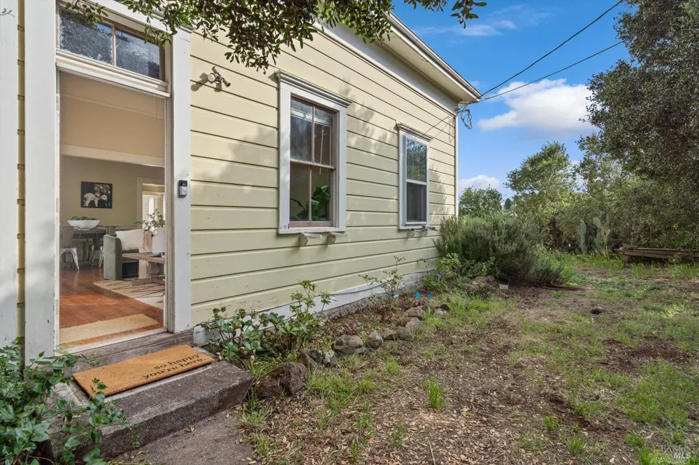 195 Cinnabar Avenue Petaluma, CA 94952