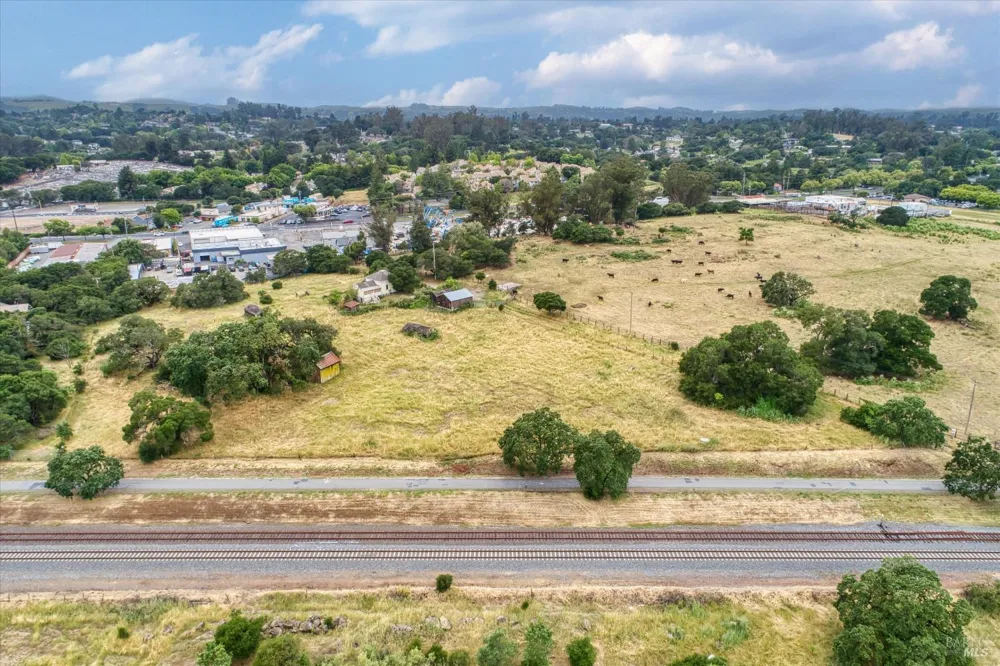 195 Cinnabar Avenue Petaluma, CA 94952