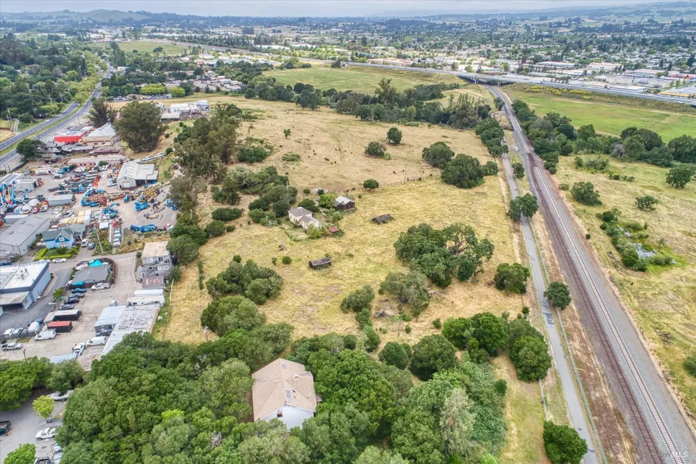 195 Cinnabar Avenue Petaluma, CA 94952