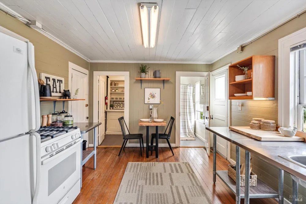 195 Cinnabar Avenue Petaluma, CA 94952