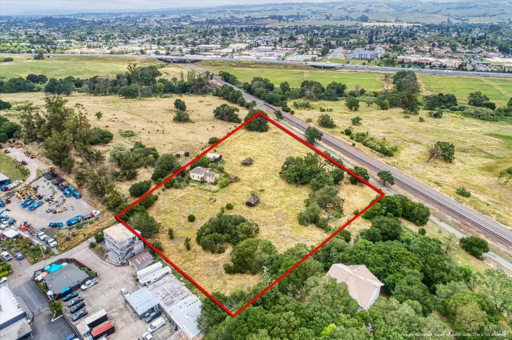 195 Cinnabar Avenue Petaluma, CA 94952