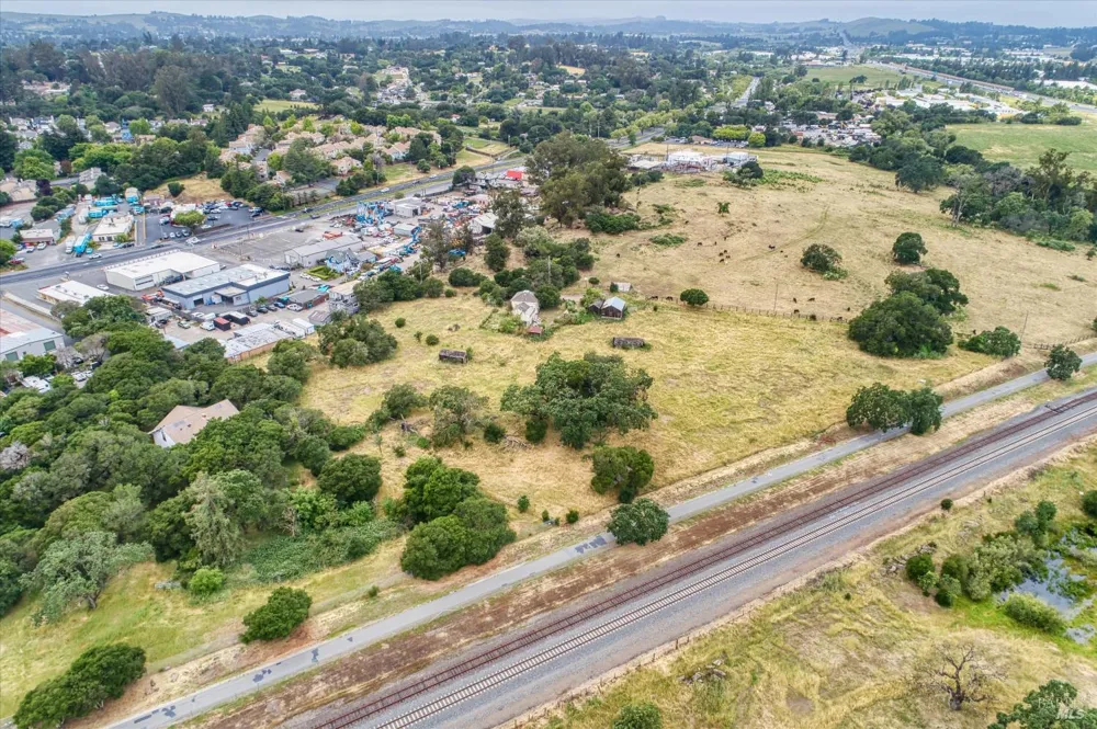 195 Cinnabar Avenue Petaluma, CA 94952