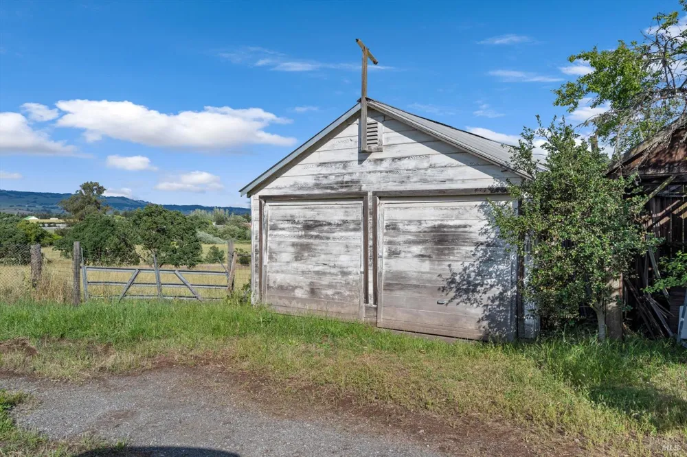 195 Cinnabar Avenue Petaluma, CA 94952