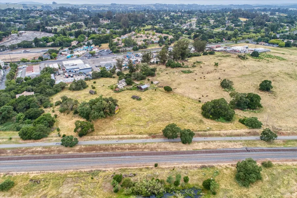 195 Cinnabar Avenue Petaluma, CA 94952