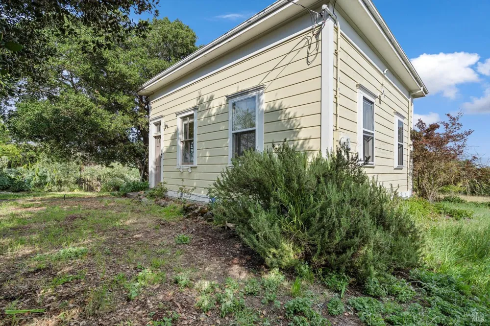 195 Cinnabar Avenue Petaluma, CA 94952