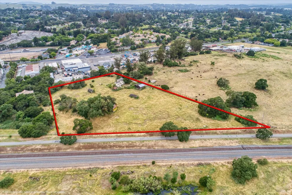 195 Cinnabar Avenue Petaluma, CA 94952