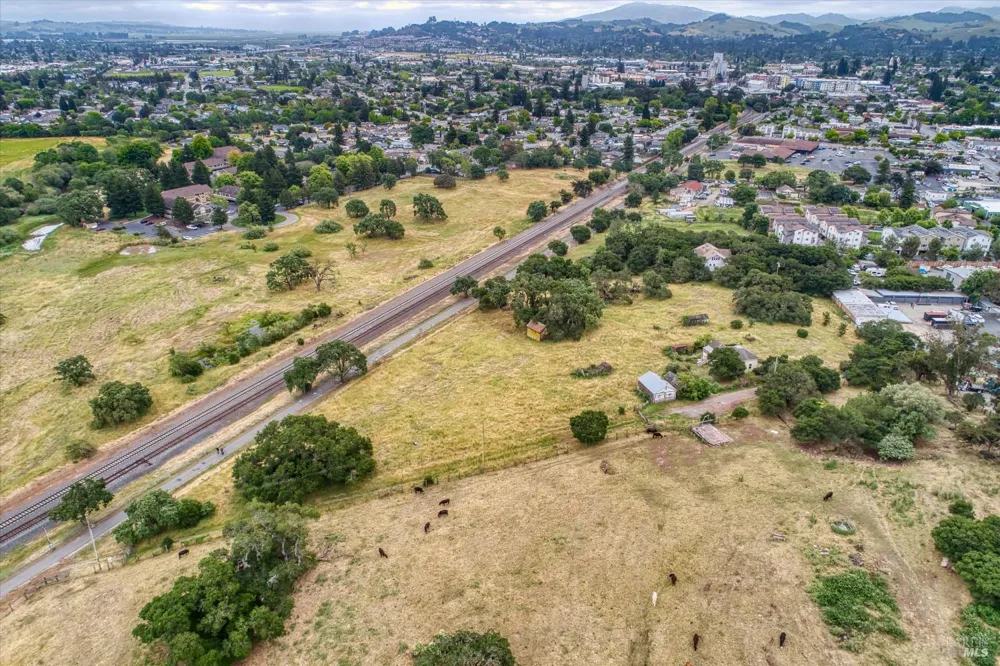 195 Cinnabar Avenue Petaluma, CA 94952