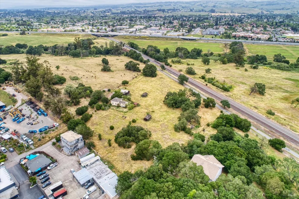 195 Cinnabar Avenue Petaluma, CA 94952