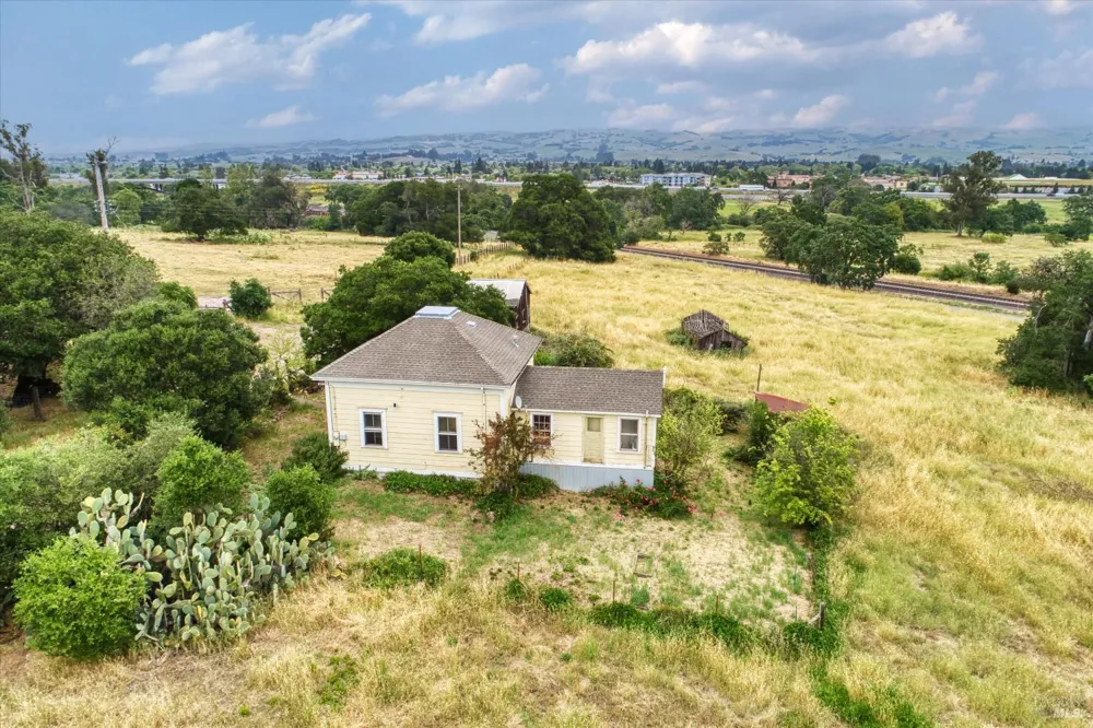 195 Cinnabar Avenue Petaluma, CA 94952
