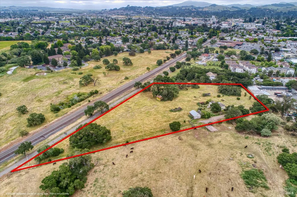 195 Cinnabar Avenue Petaluma, CA 94952
