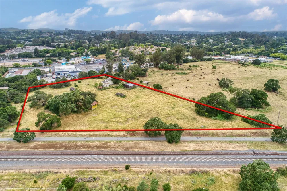 195 Cinnabar Avenue Petaluma, CA 94952