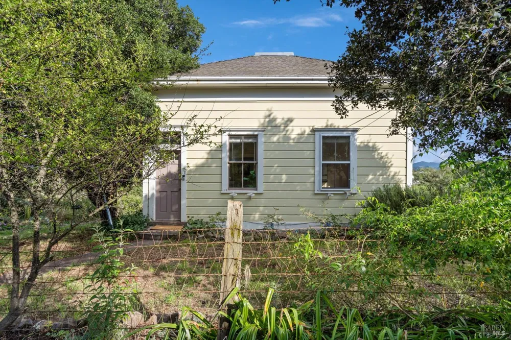 195 Cinnabar Avenue Petaluma, CA 94952