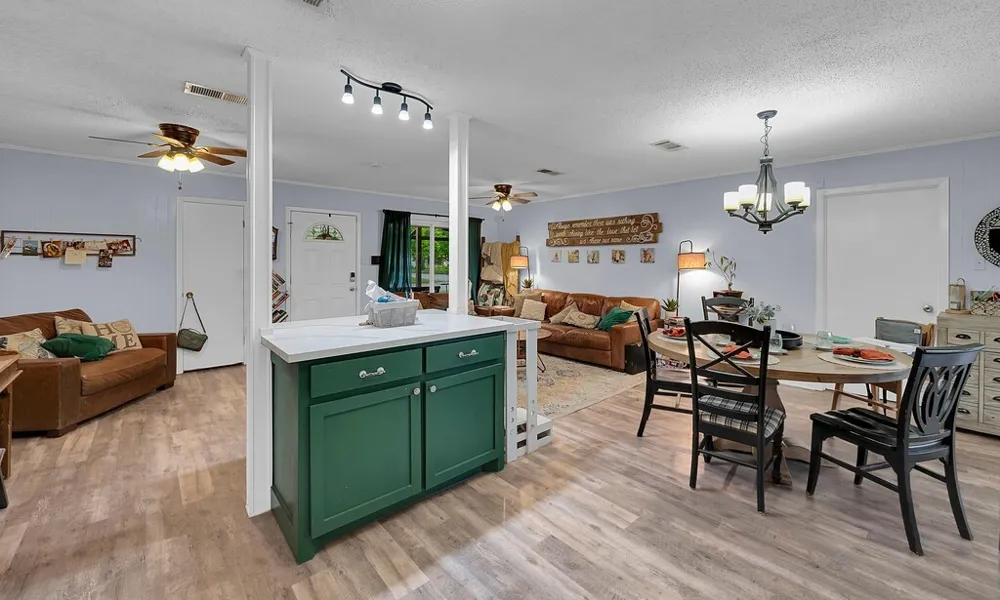 902 S Avenue L Clifton, TX 76634