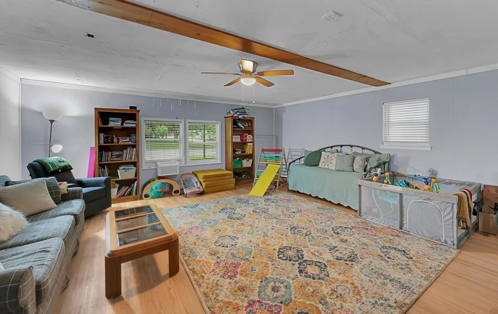 902 S Avenue L Clifton, TX 76634