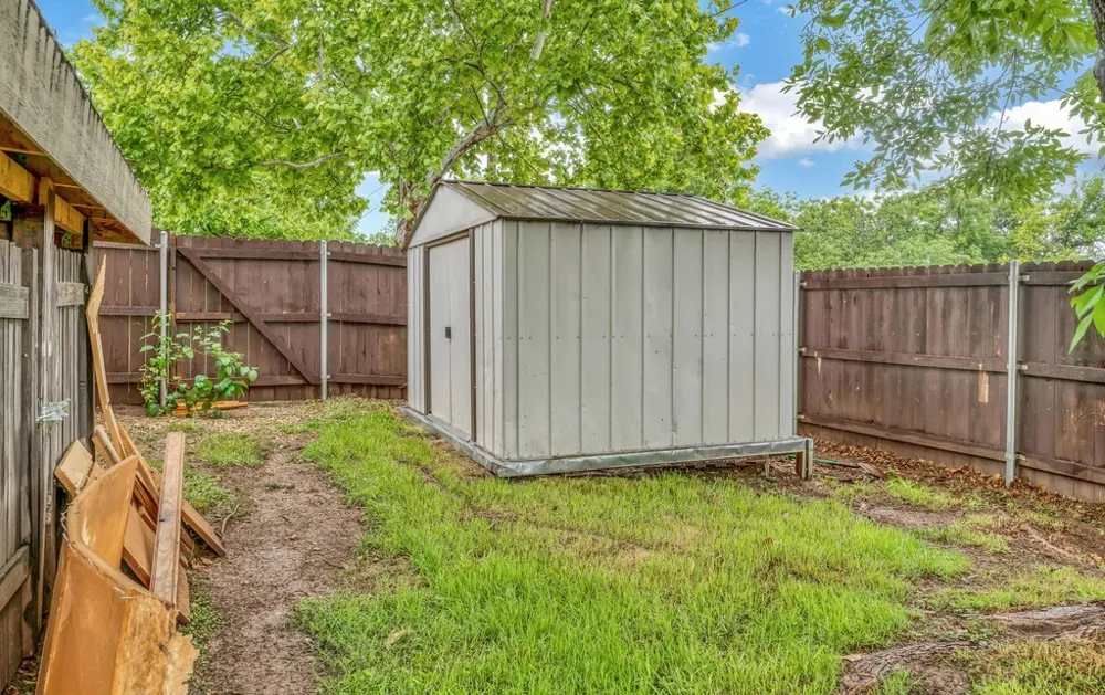 902 S Avenue L Clifton, TX 76634