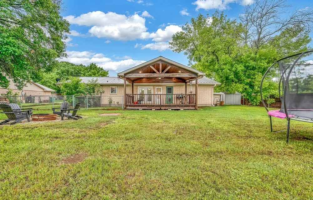 902 S Avenue L Clifton, TX 76634