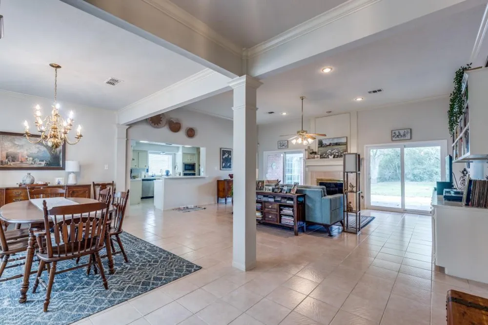 104 Douglas Drive Bellville, TX 77418