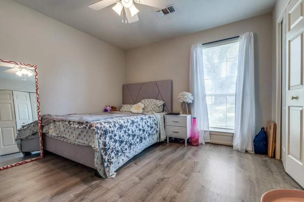 104 Douglas Drive Bellville, TX 77418