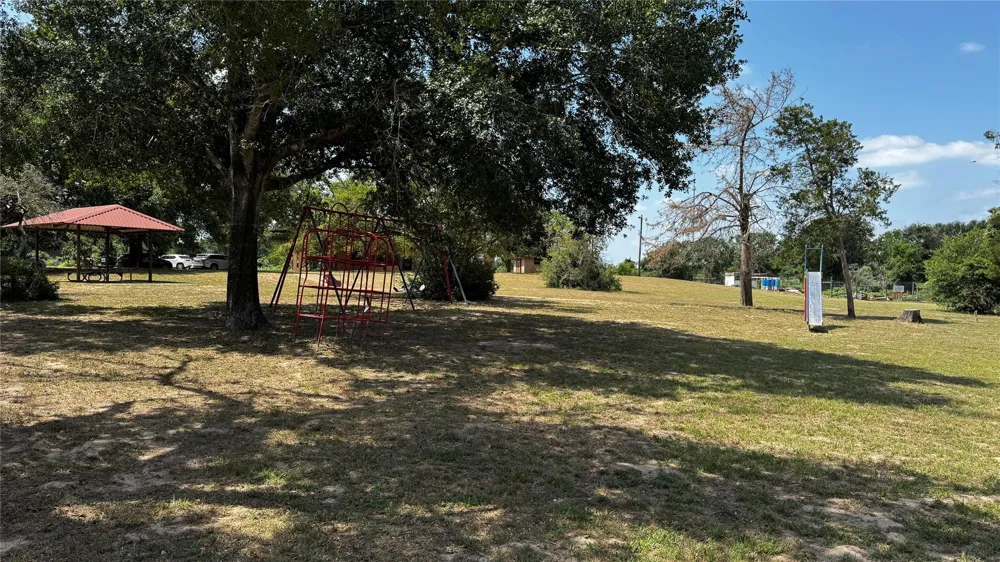 104 Douglas Drive Bellville, TX 77418