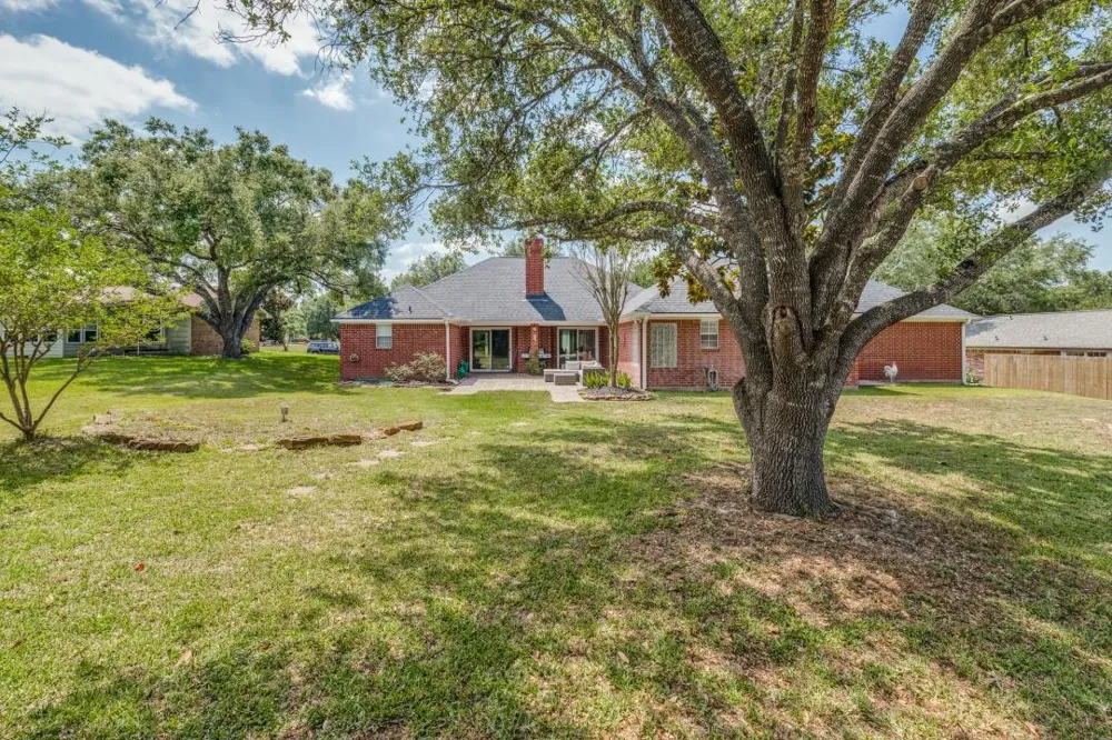 104 Douglas Drive Bellville, TX 77418