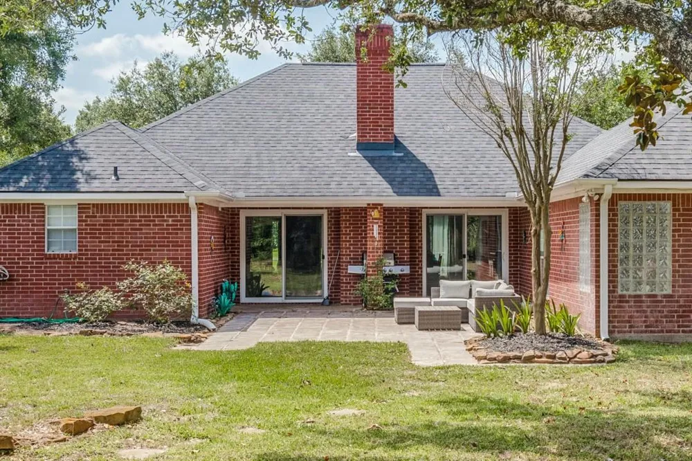 104 Douglas Drive Bellville, TX 77418