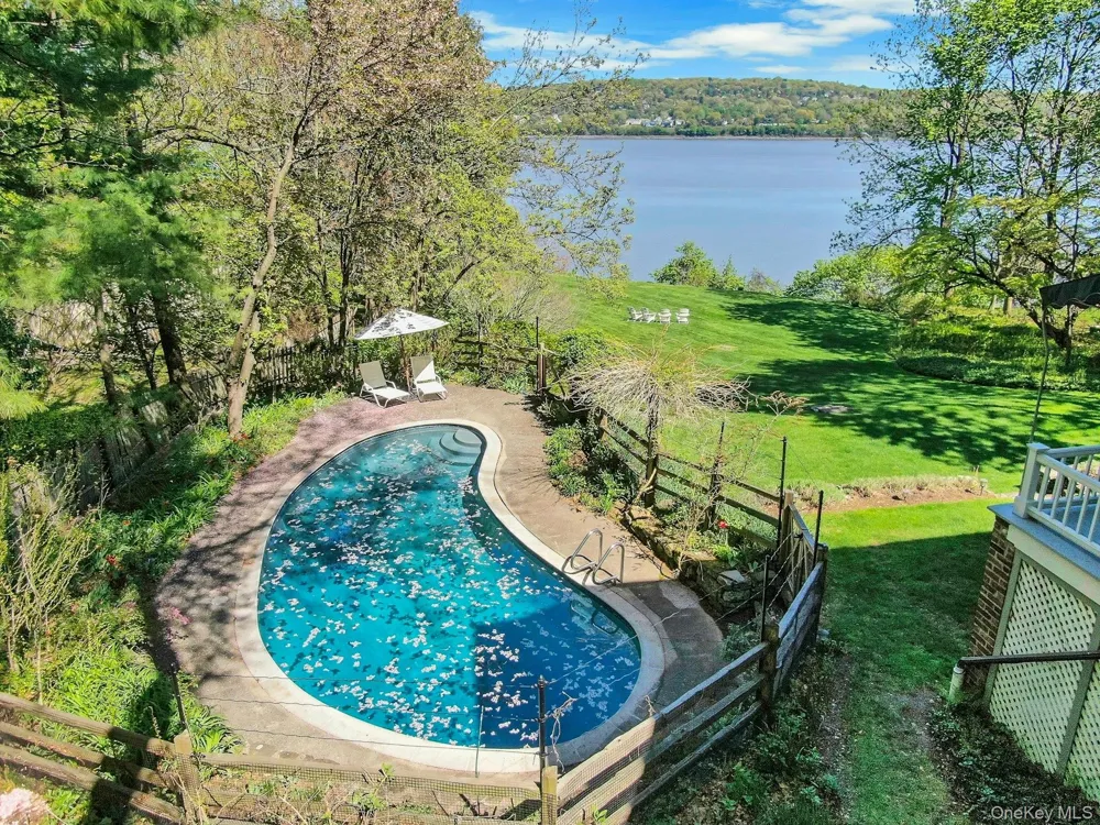 34 Lawrence Lane Palisades, NY 10964