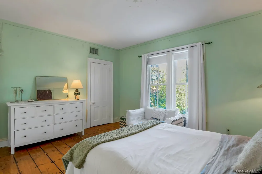 34 Lawrence Lane Palisades, NY 10964