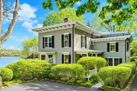 34 Lawrence Lane