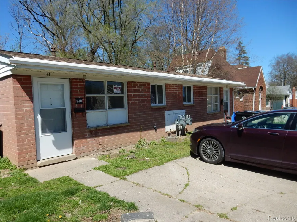 748 Harriet Street Ypsilanti City, MI 48197