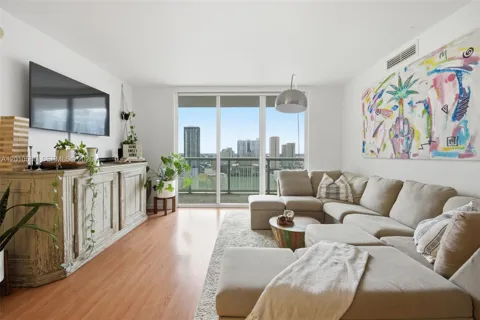 50 Biscayne Blvd #2911