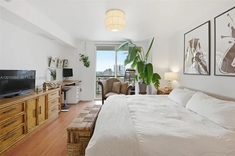 50 Biscayne Blvd #2911 Miami, FL 33132