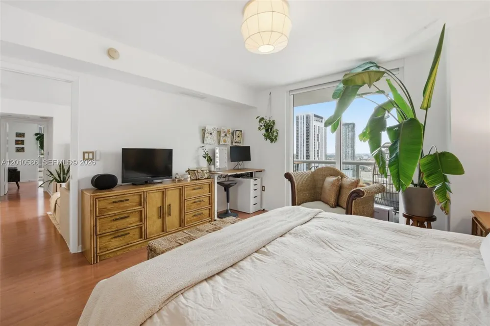 50 Biscayne Blvd #2911 Miami, FL 33132