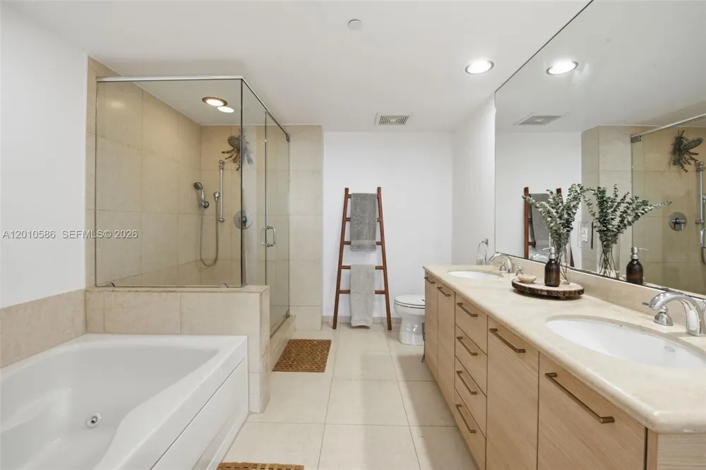 50 Biscayne Blvd #2911 Miami, FL 33132