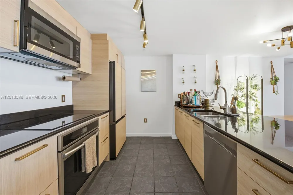 50 Biscayne Blvd #2911 Miami, FL 33132